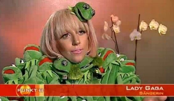 Lady Gaga en Kermit la grenouille lol - lady gaga deguisee en kermit la grenouille