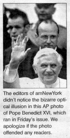 Une photo paru dans le journal ne met pas le pape a son avantage - pape optical illusion