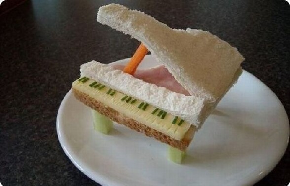 Un sandwich en forme de piano a queue - sandwich insolite un sandwich avec du pain de mie en forme de piano a queue